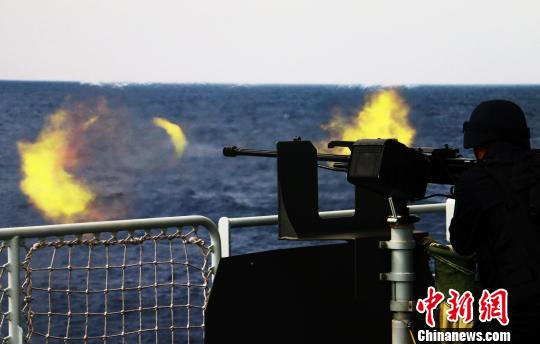 中國海軍第25次護衛(wèi)艦隊が対海賊射撃訓練を?qū)g施