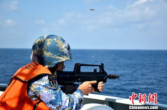 中國海軍第25次護衛(wèi)艦隊が対海賊射撃訓(xùn)練を?qū)g施