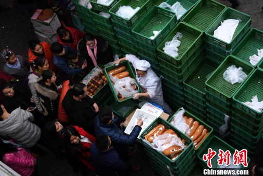 1元の巨大饅頭が大人気！春節(jié)期間中、1日10萬個売る　重慶