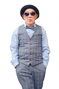 孫が祖父に特別なプレゼント　寫真撮影でクールなおじいちゃんに変身