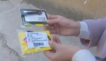 キャリーバッグがネームタグに様変わり、宅配スタッフが勝手に返品？