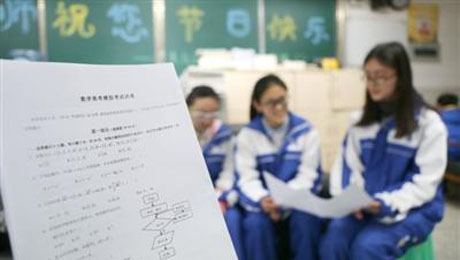 中國の「受験ロボット」、高校3年生に負ける