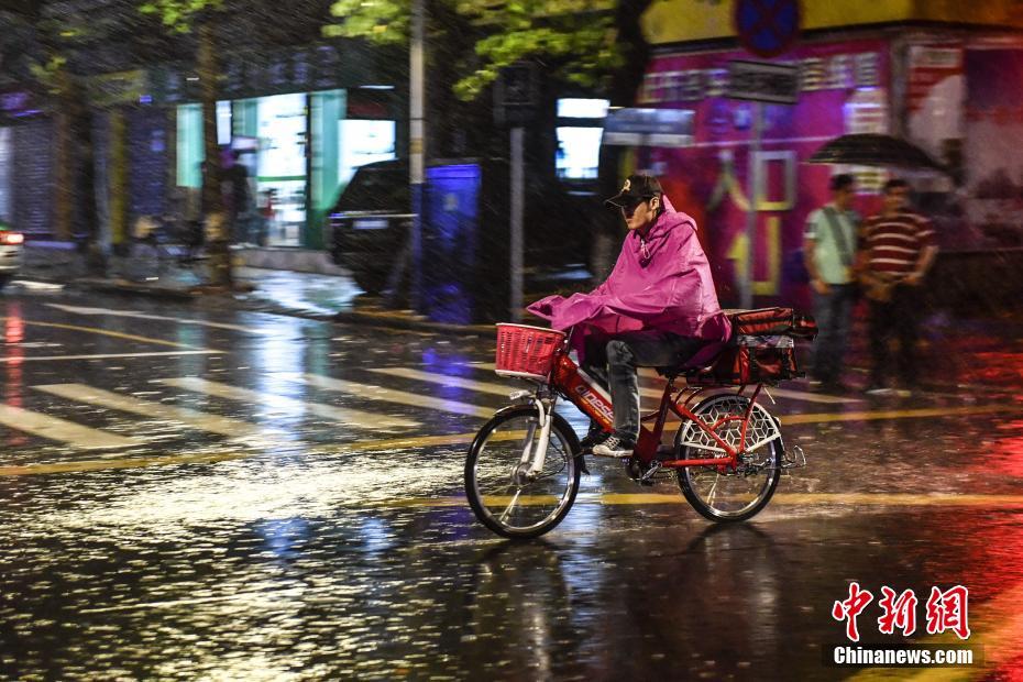 広東省各地で大雨　多數(shù)の観測(cè)點(diǎn)で降水量100ミリを記録