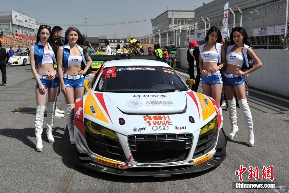 スーパーカーレース選手権ChinaGT開幕　美しいレースクイーンが集結(jié)