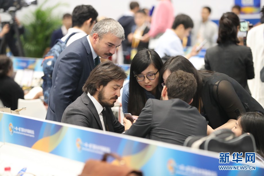 「一帯一路」サミット　プレスセンターで働く外國人記者たち