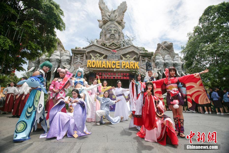 クレイジーな青春の思い出を　コスプレ姿で卒業(yè)寫(xiě)真　海南省