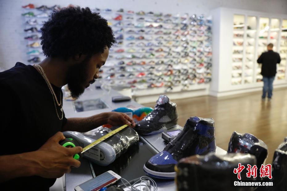 NYのシューズショップが天貓に進(jìn)出　中國人消費(fèi)者向けで売り上げ伸ばす