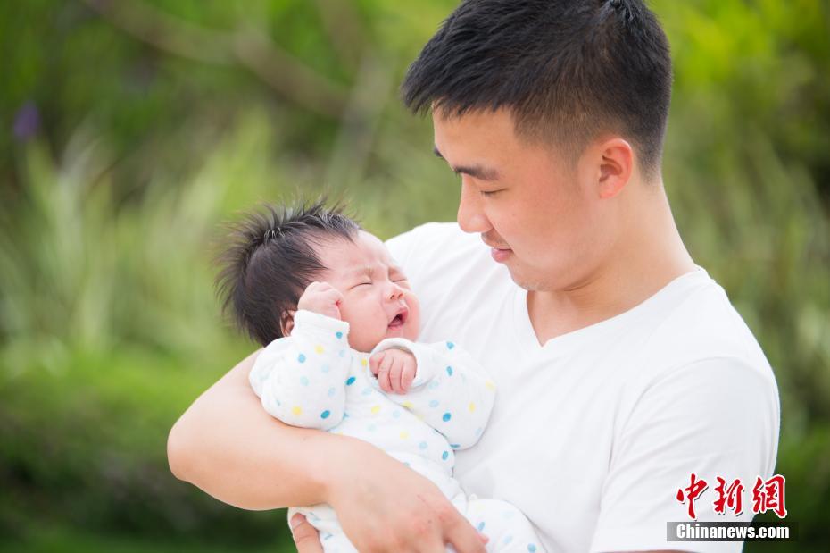 母乳育児の重要性をアピールする「母乳フラッシュモブ」　福建省