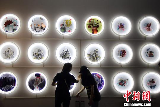 南京蕓術學院で卒業(yè)制作展開催　キャンパスがアート文化広場に