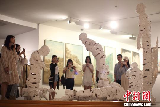 南京蕓術(shù)學(xué)院で卒業(yè)制作展開催　キャンパスがアート文化広場(chǎng)に