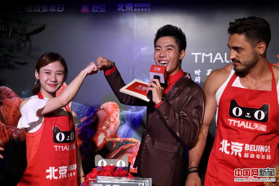 天貓ザリガニ館オープンイベントで大食い女王が20キロ平らげ勝利