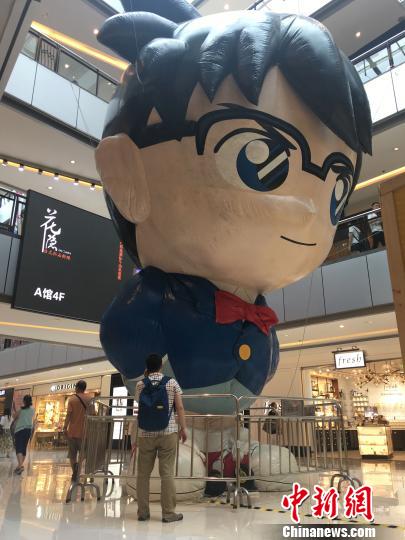 高さなんと7メートル！名探偵コナンの巨大バルーン登場　重慶市