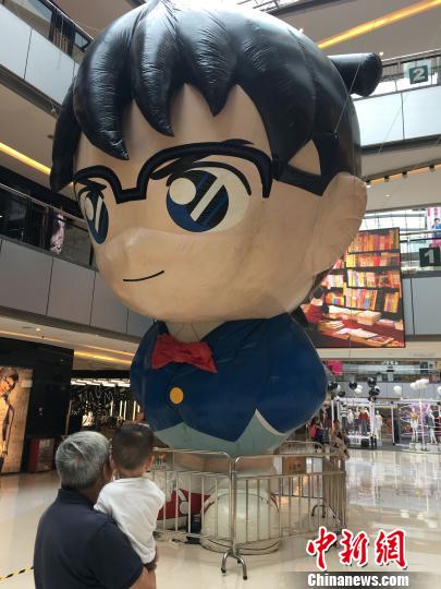 高さなんと7メートル！名探偵コナンの巨大バルーン登場(chǎng)　重慶市