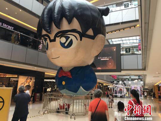 高さなんと7メートル！名探偵コナンの巨大バルーン登場(chǎng)　重慶市