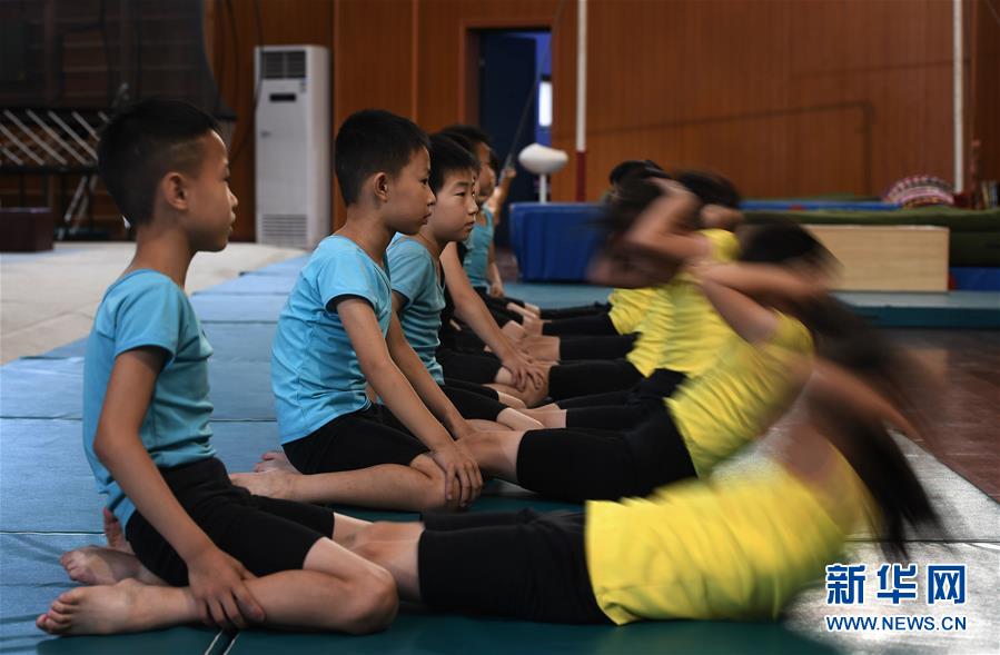 夢を抱き、トレーニングに勵む體操キッズたち