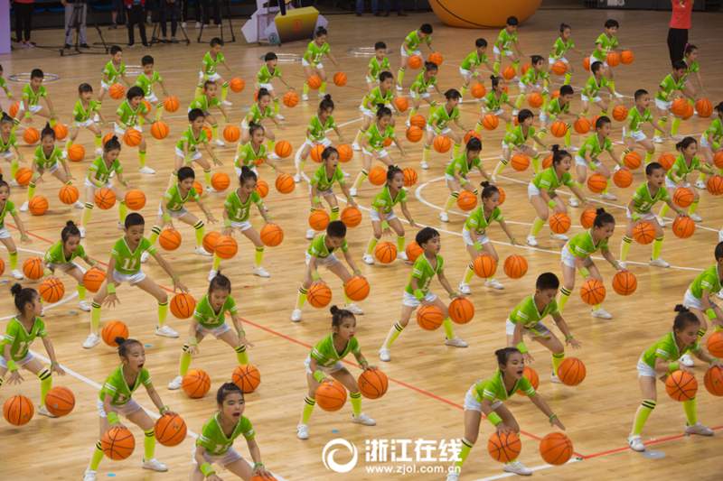 姚明、キッズバスケットボール大會の開幕式に出席