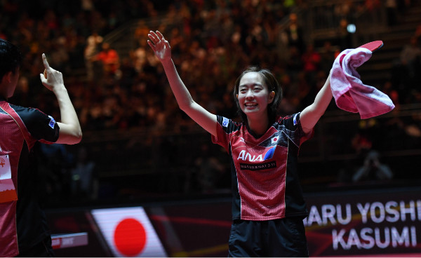 2017年、ドイツのデュッセルドルフで行われた卓球世界選手権で、優(yōu)勝を決め喜ぶ石川佳純選手。