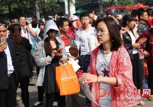 顔面偏差値が高い受験生集まる蕓術(shù)系の入學試験會場