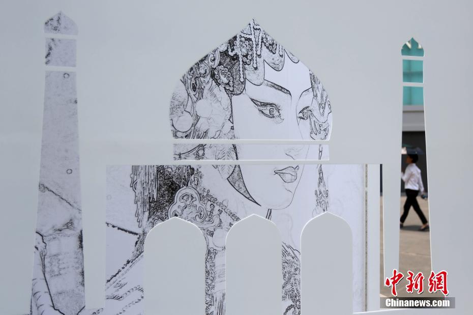 ビッグサイズの書籍モニュメント南京に登場、「國民読書」を提唱