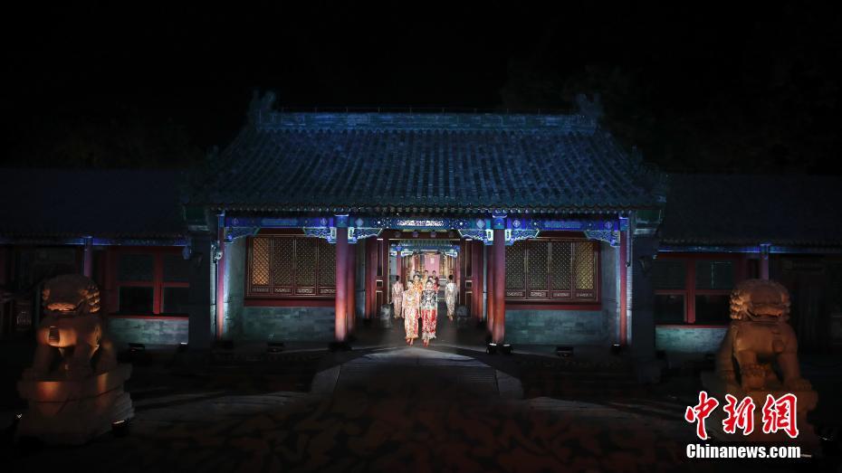 伝統(tǒng)の趣と西洋の優(yōu)雅さのコラボ「名瑞ウエディングドレスショー」　北京