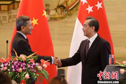 王毅外交部長「妨害を排してCOC交渉を推進」