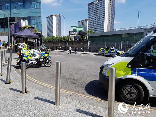 ロンドン西部の高層住宅で火災(zāi)発生　12人死亡