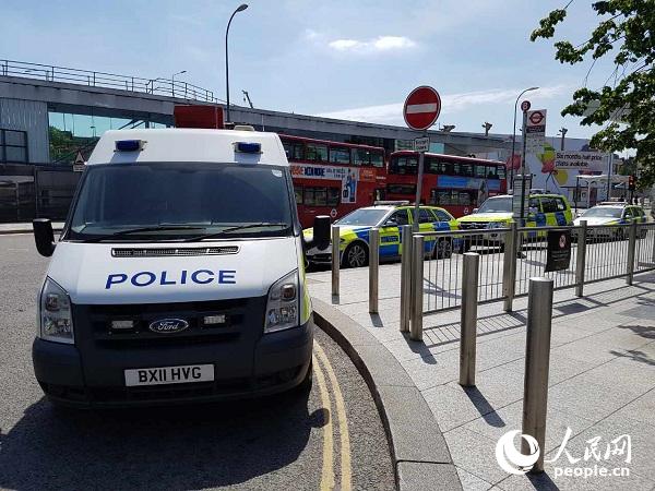 ロンドン西部の高層住宅で火災(zāi)発生　12人死亡