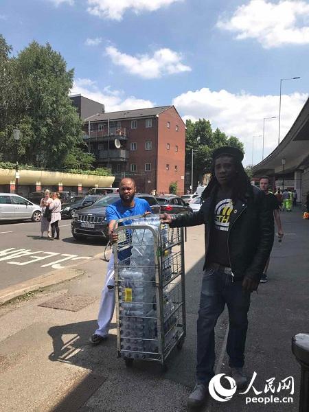 ロンドン西部の高層住宅で火災(zāi)発生　12人死亡