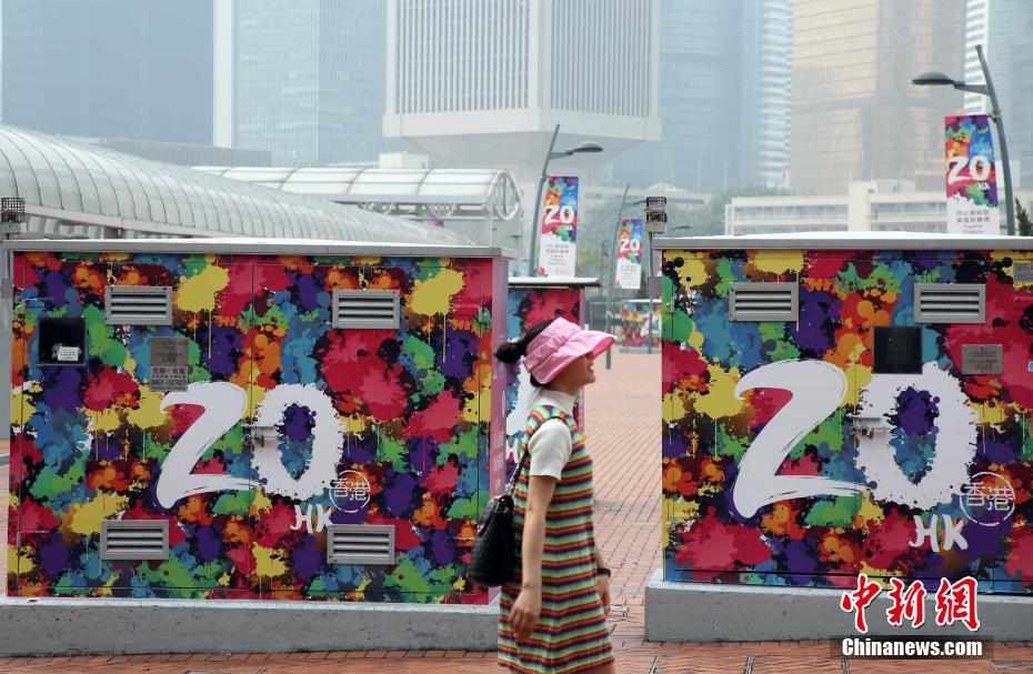 街中は祝賀ムード　香港祖國(guó)復(fù)帰20周年を伝える宣伝カーが登場(chǎng)