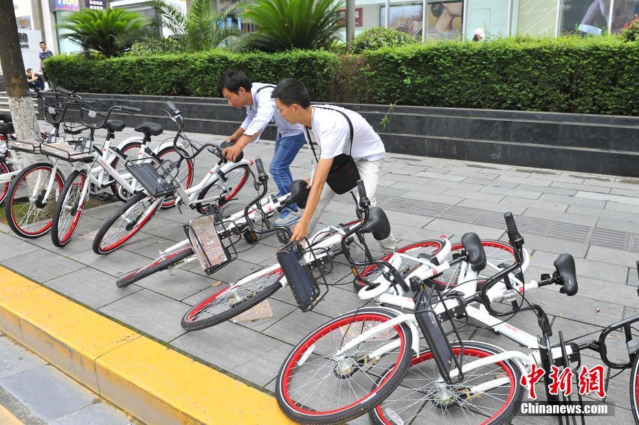 シェア自転車を守る點検作業(yè)員　1日平均60臺を修理