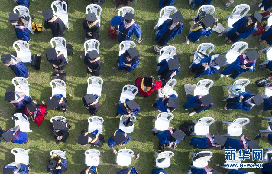 卒業(yè)生7千人以上が參加する武漢大學の卒業(yè)式　湖北省