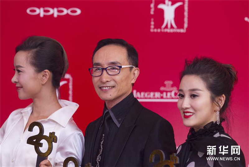 上海國(guó)際映畫祭閉幕　「青霞仙子」アテナ?チューがレッドカーペットに登場(chǎng)