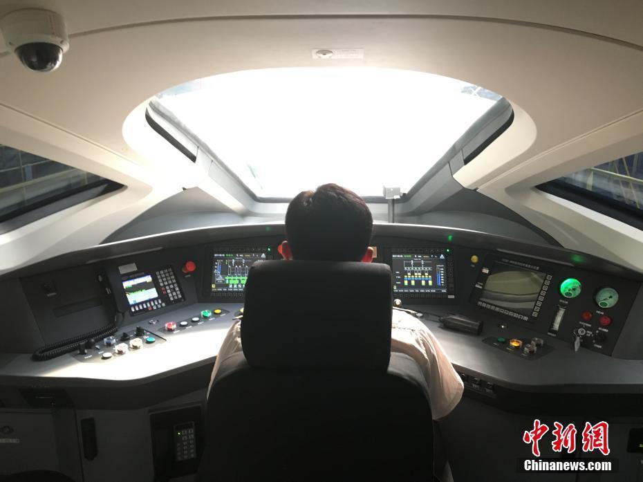グレードアップした新型高速鉄道「復(fù)興號(hào)」登場(chǎng)！従來型との違いを検証