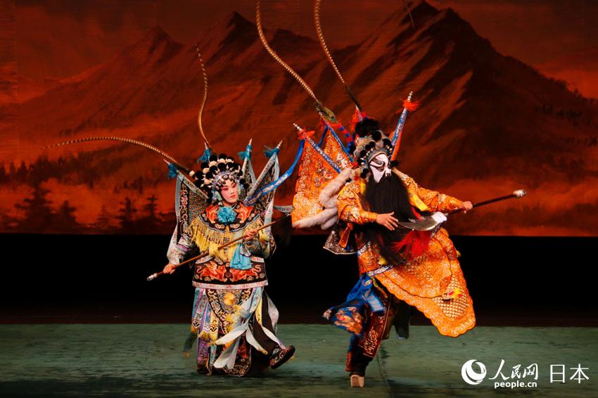 天津京劇院が東京で京劇「楊門(mén)女將」を上演