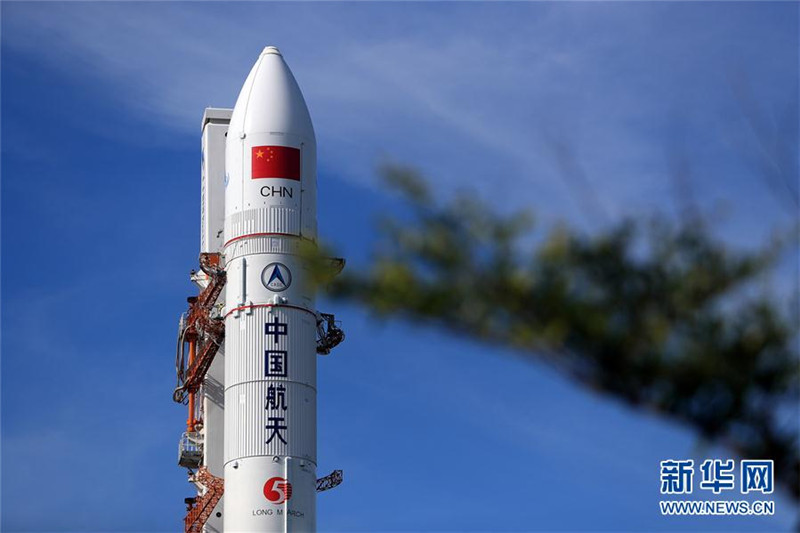 「長(zhǎng)征5號(hào)遙2」ロケット、垂直移動(dòng)を完了