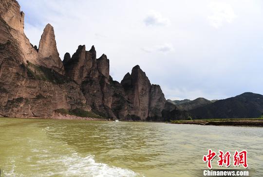 山水畫のような美しい景色広がる黃河三峽　甘粛省