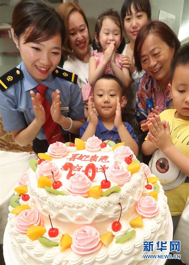 香港祖國(guó)復(fù)帰20周年　滬港列車(chē)で記念イベント