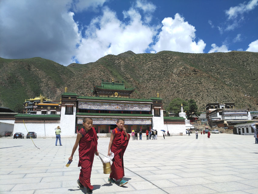 ゴミもなく清潔で美しい雪原地帯　甘粛省の「リトルチベット」