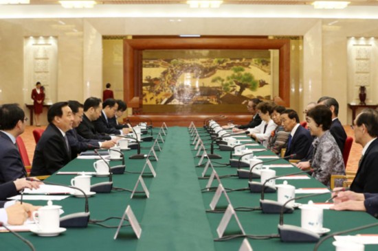 全人大常務(wù)委員會の王晨副委員長が日本殘留孤児代表団と會見