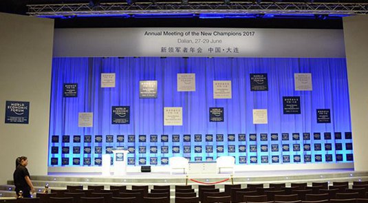 夏季ダボス會議　人民網(wǎng)は「ダボスの時間」報(bào)道