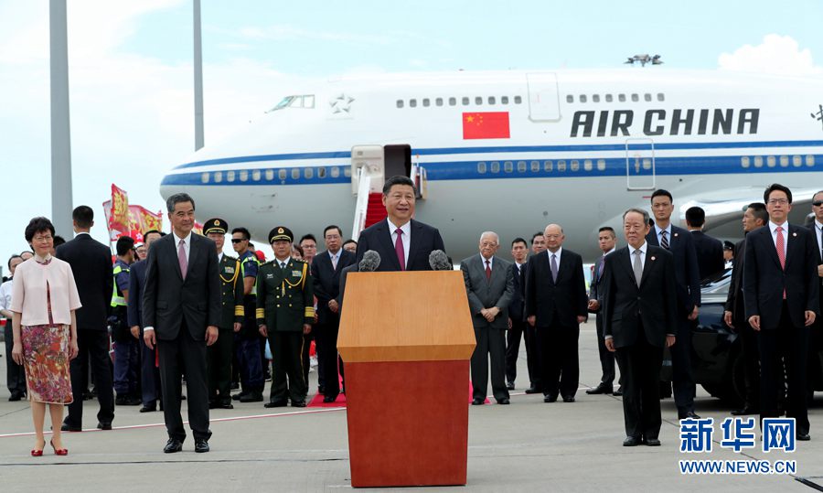 習(xí)近平國(guó)家主席が香港に到著し、メディア向けに談話発表