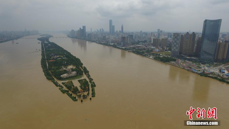 警戒水位を超えた長(zhǎng)沙市、湘江の橘子洲景勝地が冠水