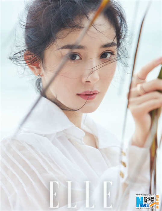 女優(yōu)の楊冪が雑誌の表紙飾る　夏の日の爽やかな姿披露