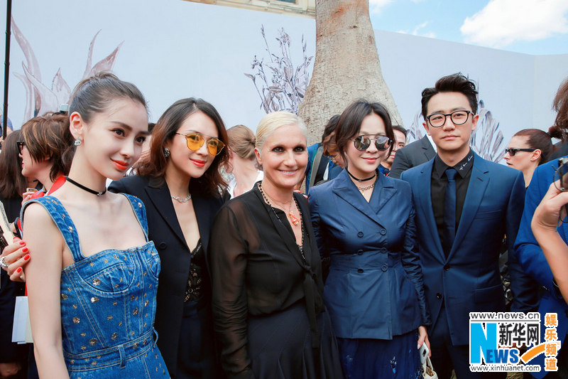 ブランド記念イベントにスター勢(shì)揃い　章子怡はカッチリ黒スーツで登場(chǎng)