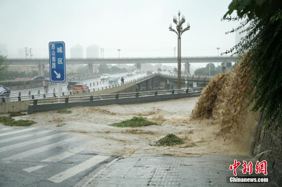 継続的な豪雨で一部冠水や樹木が倒れる被害　四川省綿陽市