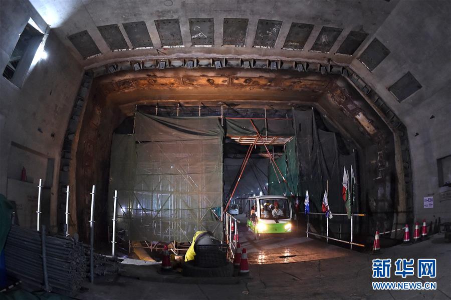 世界最長の海上橋「港珠澳大橋」の主體工事が全線貫通