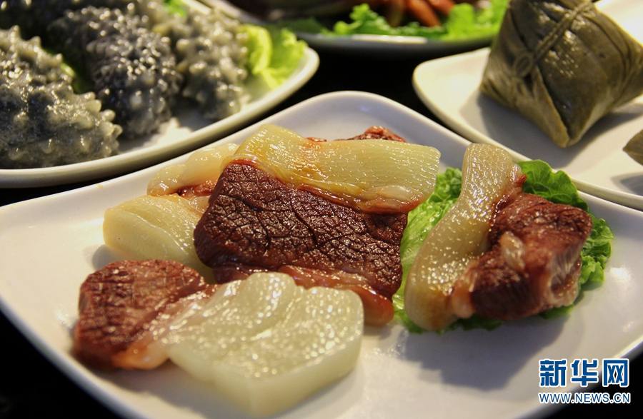 昆明石博覧會に「石の宴」登場、本物さながらの數(shù)々の料理に思わずため息