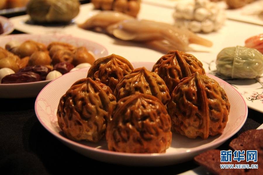 昆明石博覧會に「石の宴」登場、本物さながらの數(shù)々の料理に思わずため息