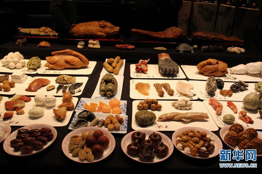 昆明石博覧會(huì)に「石の宴」登場(chǎng)、本物さながらの數(shù)々の料理に思わずため息