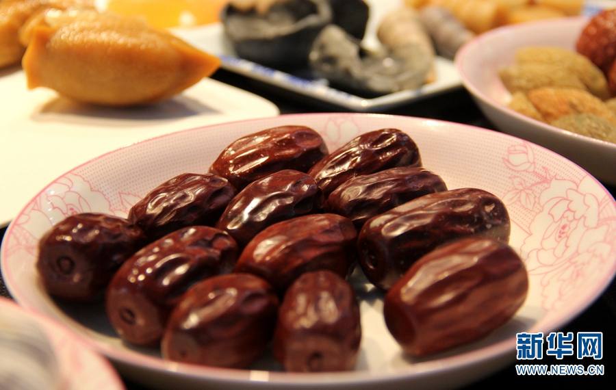 昆明石博覧會(huì)に「石の宴」登場(chǎng)、本物さながらの數(shù)々の料理に思わずため息